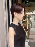 モードセンターパートでシャープな印象に
