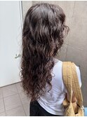 ロング強めスパイラルパーマ暗めカラーウェーブヘアハードパーマ