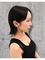カットワークススリックバイフェローズ(CUT WORKS SLICK by fellows)&nbsp;広がりを抑えてまとまる艶ミディアムヘア