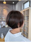 「まとまりやすさ」と「女性らしさ」を両立した大人ショート