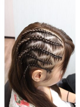 ヘアーグランデシーク(Hair Grande Seeek) Ｓｅｅｅｋ　Ｓｔｙｌｅ　　ジグザグコーンロウ