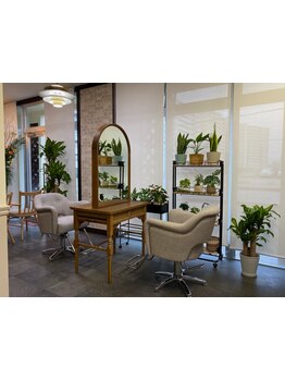 大人女性の髪のお悩みに丁寧に向き合う！高い技術×しっかりしたカウンセリングであなたに似合うスタイルへ