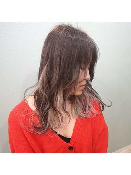 リリス(l'iris) ハッシュカットプレイングカラーブラウン×ウェーブロングヘアー