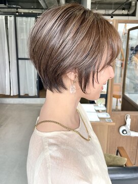 フェリア 池田(FERIA) 透明感カット × くびれショート（田岡）