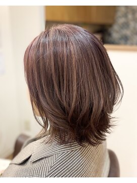 フリージア(freesia) 30代40代50代/ふんわりミディアム/ツヤ髪スタイル