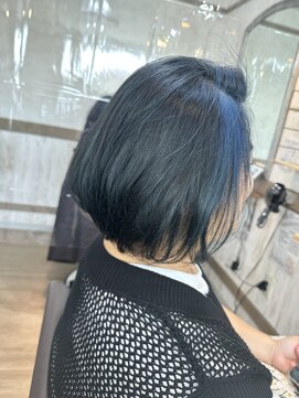 ヘアーリゾートガーデンバイトロント 船橋法典店(Hair Resort Garden by Toronto) ブルー×前下がりボブ【船橋、西船橋、市川大野、新船橋、塚田】