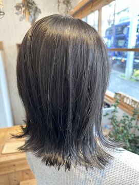 パルフェ(parfait) アッシュオリーブ/切りっぱなし/ボブ/外ハネ/３０代４０代50代
