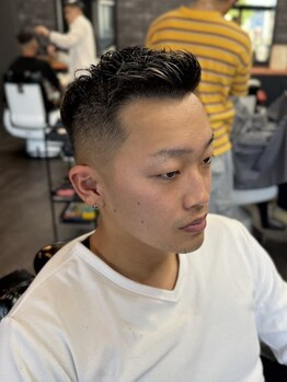 リバー 久留米店(River)の写真/＜理容室＞眉毛やシェービングもプロの手で整う。高技術のカットとトータルケアで、好印象を演出！