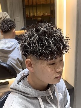 超イメチェンのホワイトメッシュパーマ