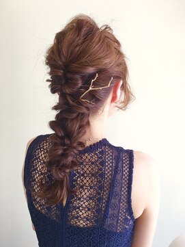 ピエドプール(PiED DE POULE) 結婚式お呼ばれに☆崩しがかわいいフィッシュボーンスタイル☆