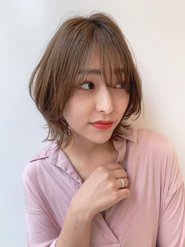 シー バイ ロンド 新宿(Sea by Lond) 【佐藤健太郎】大人かわいいミルクティーベージュウルフボブ