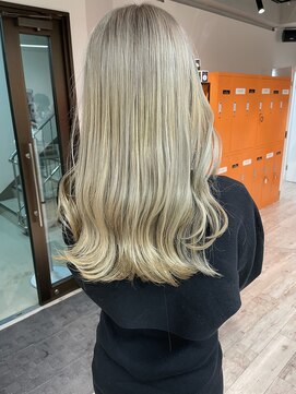 コワファーストナガサキシャンプーボーイ(COIFF1RST NAGASAKI SHAMPOO BOY) ハイトーンミルクティーベージュ×ハイライト