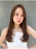 ロングストレートレイヤーベージュカラースタイル