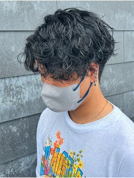 ヒュイル バイ ニアウ(Hwyl by Niau) メンズマッシュパーマ波巻きスパイラルパーマニュアンスパーマ