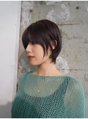 襟足を長く残したショートスタイル