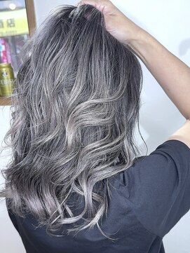 ブレイズヘアー(BLAZEhair) 【白髪ぼかしカラー】ホワイトバレイヤージュ×ブリーチ２回