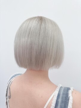 ロサ ファイブヘアー(Rosa..5Hair) ハイトーン×切りっぱなしミニボブ