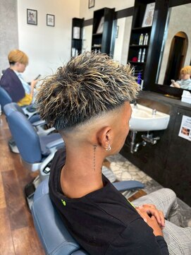 ヘアーワークス ボナ(HAIR WORKS bona.) 圧倒的な存在感◎フェードカット×スパイキーメッシュ/ブリーチ