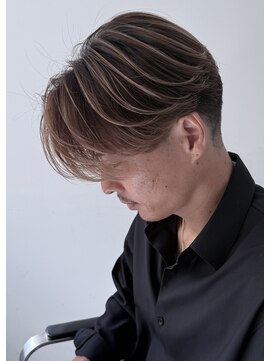 バレイヤージュ　ハイライト　ブリーチカラー　センターパート