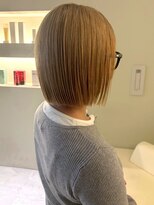 ユニバイリサ 天神大名店(uni by risa) ミルクティーアッシュ 切りっぱなしボブ ブリーチ ミニボブ