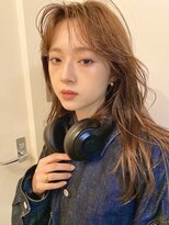 ノラ シブヤ(NORA)&nbsp;ウルフカット　センターパート　ベージュカラー　ケアブリーチ