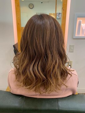 フィー 東川口店(fee) イエローブラウン/ナチュラル/セミロング/ダブルカラー