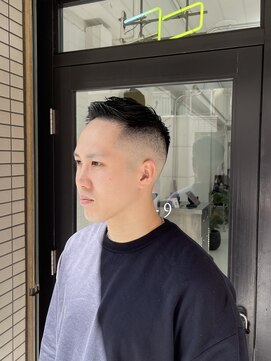 ウェルネス(Wellness) サイドパートスキンフェードノーパートスタイル