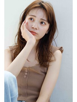 ロミ(ROMI) ☆ナチュラルベージュ☆外ハネレイヤーカットウェットヘア