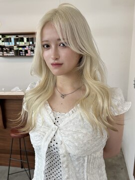 リヴ ウメダ(LIV umeda) ホワイトブロンド/トリプルカラー/レイヤーカット/ブリーチ2回