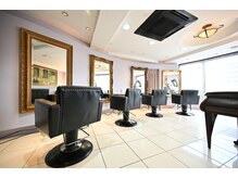 アフェス 八幡山(affes)の雰囲気（サロンは１階と２階に分かれており、広々とした店内です♪）