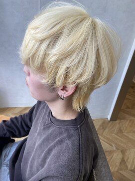 ネウィ 大分中央町店(newi) 抜きっぱなしブロンド×マッシュショート