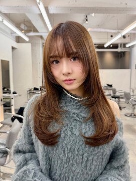 ヒュー 広島(HEW) 王道かわいいシースルーバングレイヤーハッシュカットグレージュ