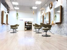 フオラ ヘア 下赤塚店(Fuola HAIR)の雰囲気（清潔感ある明るい内観☆【下赤塚/成増】）