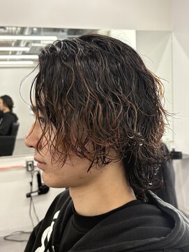 レボ 神宮寺店(Revo) メンズミディアムスタイル。サーフカール