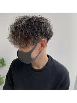 イーラ(era) ツイストスパイラルパーマハイライトツーブロック刈り上げ