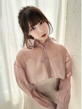 イロ(iro) 大人可愛いおくれ毛ポニーテールショコラブラウン