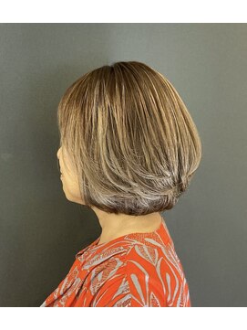 ムジカ(Musica) 白髪ぼかしレイヤーボブ