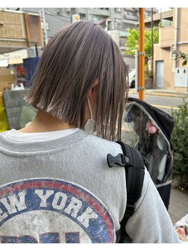 ビアノバ(via nova) 切りっぱなしのグレージュカラー