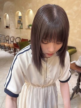 ビュートリアム265(BEAUTRIUM 265) 姫カットボブ ブリーチなしラベンダーグレージュ 顔周りウルフ
