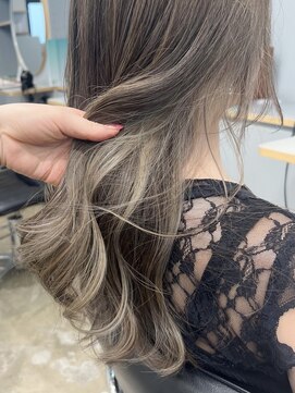 ポール(pole) 札幌インナーカラー ベージュグレージュハイライト