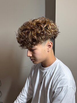 リッチブランドアンドコー(Rich Brand&Co) スペインカール ハイライトカラー メンズカット メンズパーマ