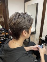 アクアマリン8810 ハチハチイチゼロ(AQUA MARINE 8810)&nbsp;波巻きツイストスパイラル/刈り上げセンターパート/北習志野