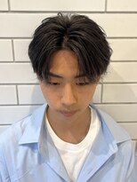 バック(BUCK)&nbsp;刈り上げの前下がりセンターパート