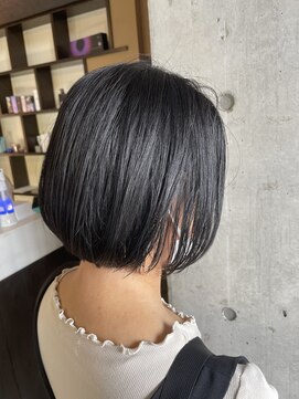 モノ アンド イニ(Mono & inni) ショートボブ