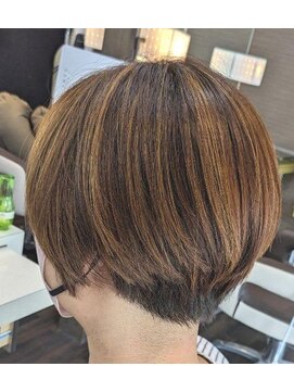 エノモト(ENOMOTO) ブリーチなしカラー刈り上げショート♪大人可愛い奥行きショート