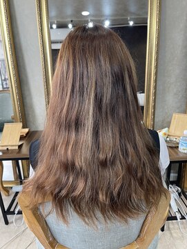 アンフィシュピトロワ(AnFye spi tlow) ブリーチ毛の高難易度縮毛矯正でつやっつやの艶髪に変身♪