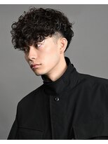 リップス 原宿(LIPPS)&nbsp;ツーブロ刈り上げ 波巻きパーマ スパイラル スペインカール