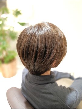アンベリールフルー(EMBELLIR fleur) ショートボブカットスタイル