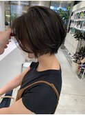 大人かわいいハンサムショートセンターパートパーマ