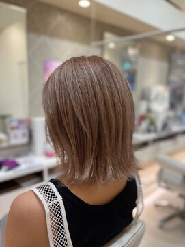 アリイ(ali'i) 切りっぱなしボブ/外ハネボブ/ミルクティーベージュ